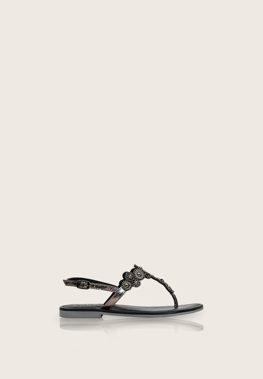 Eva, the t-strap sandals